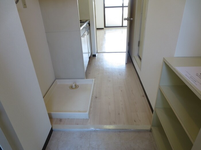 物件内観写真16　(洗濯機置場)