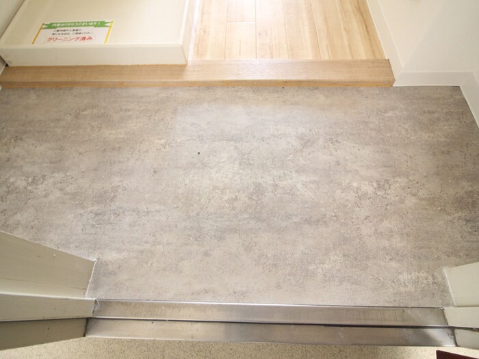 物件内観写真18　(玄関)