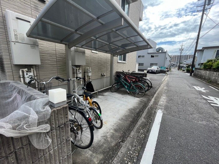 物件外観写真3　(駐輪場)