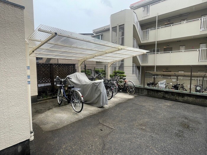 物件外観写真3　(駐輪場)