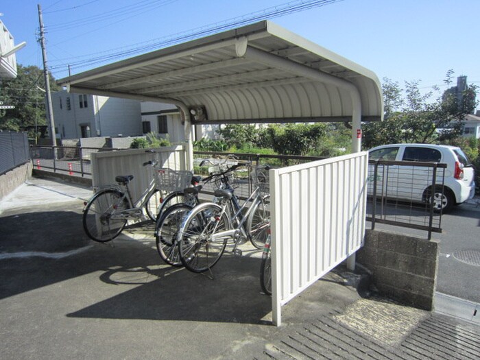 物件外観写真3　(駐輪場)