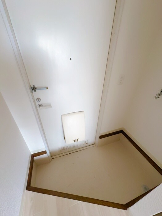 物件内観写真16　(玄関)