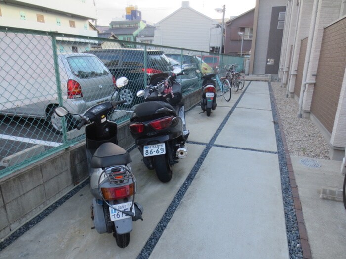 物件外観写真3　(駐輪場)