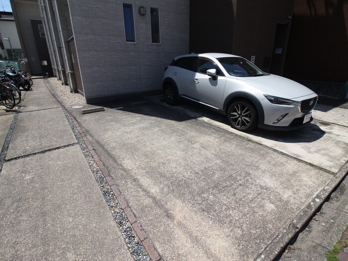 物件外観写真6　(駐車場)