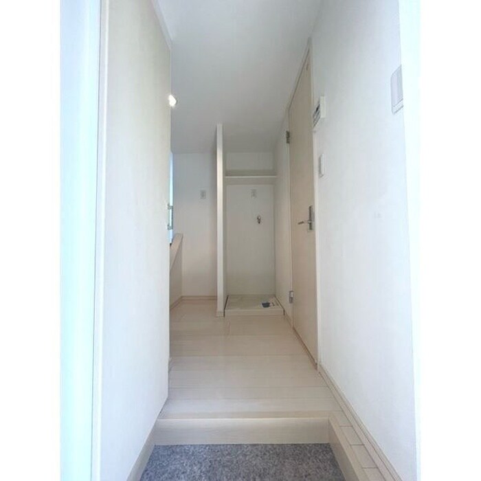 物件内観写真13　(玄関)