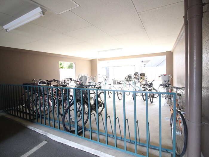 物件外観写真3　(駐輪場)