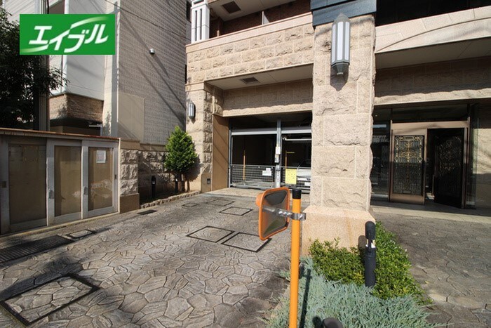 物件外観写真3　(駐車場)