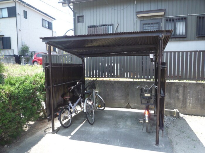 物件外観写真3　(駐輪場)