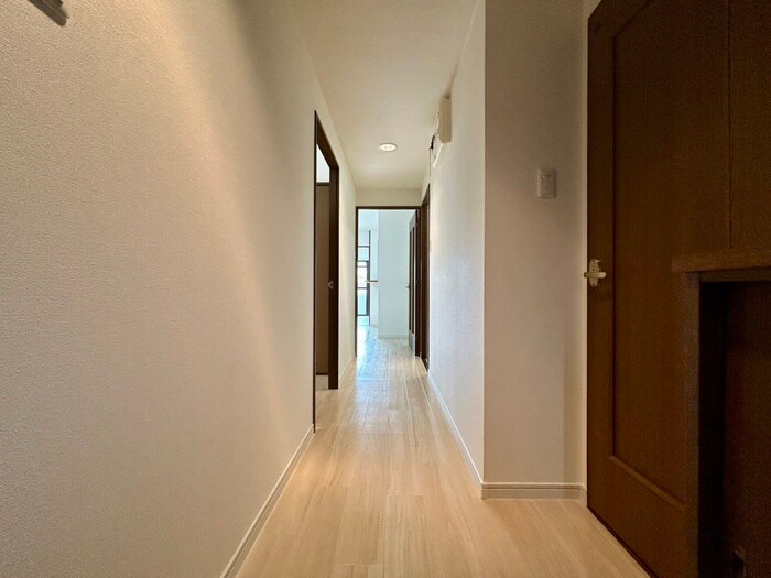 物件内観写真18　(廊下)