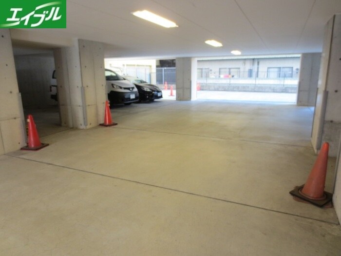 物件外観写真4　(駐車場)