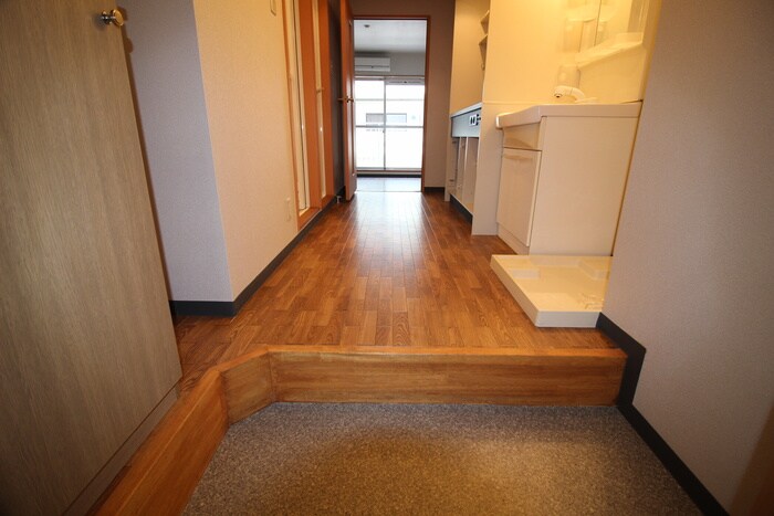 物件内観写真14　(玄関)