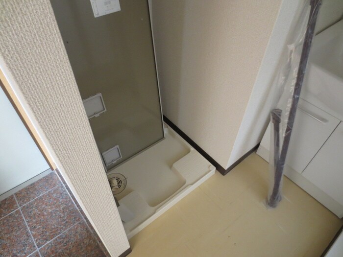 物件内観写真12　(洗濯機置場)