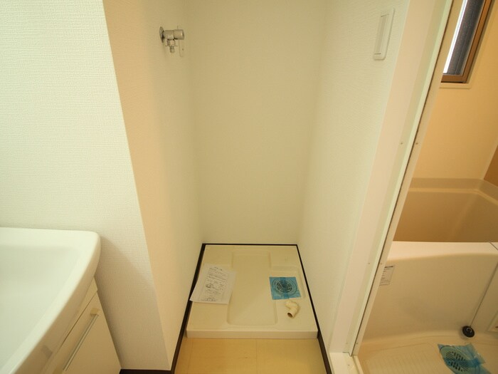 物件内観写真13　(洗濯機置場)