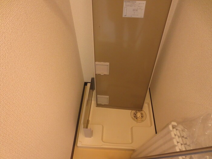 物件内観写真13　(洗濯機置場)
