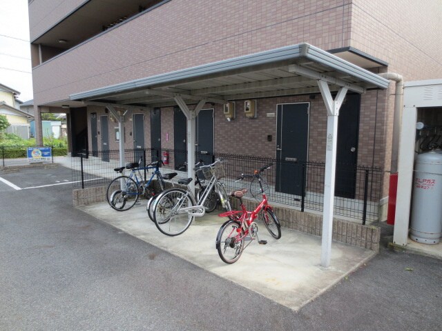 物件外観写真3　(駐輪場)