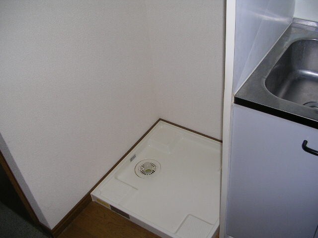 物件内観写真10　(洗濯機置場)