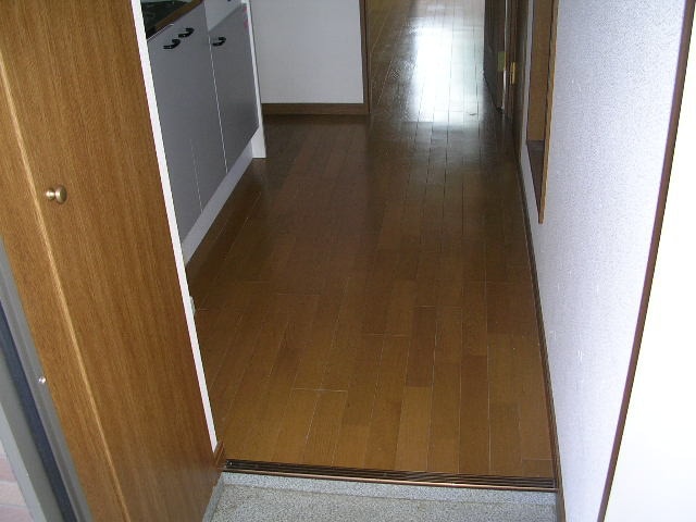 物件内観写真12　(玄関)