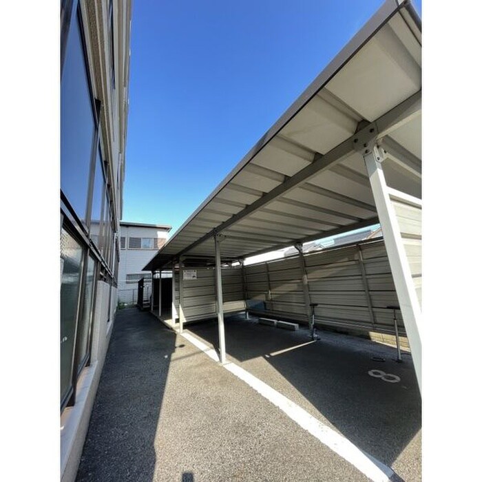 物件外観写真3　(駐車場)