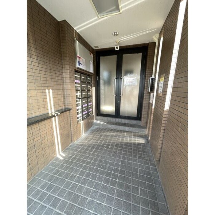 物件外観写真4　(エントランス部分)