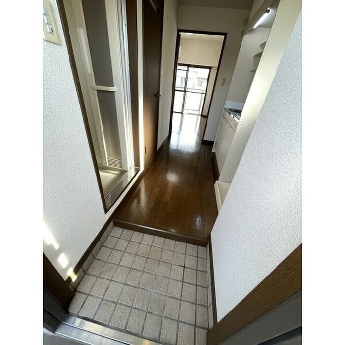 物件内観写真10　(玄関)
