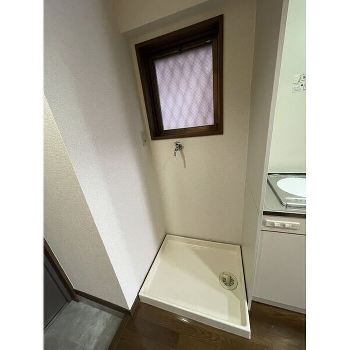 物件内観写真12　(洗濯機置場)