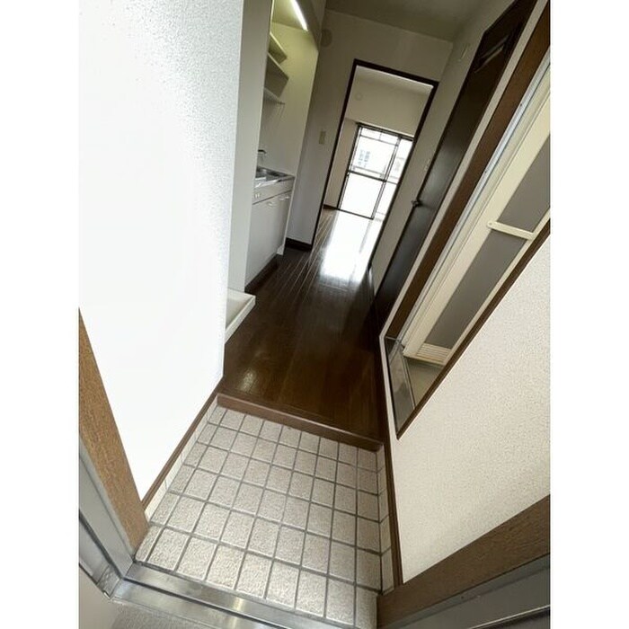 物件内観写真12　(玄関)