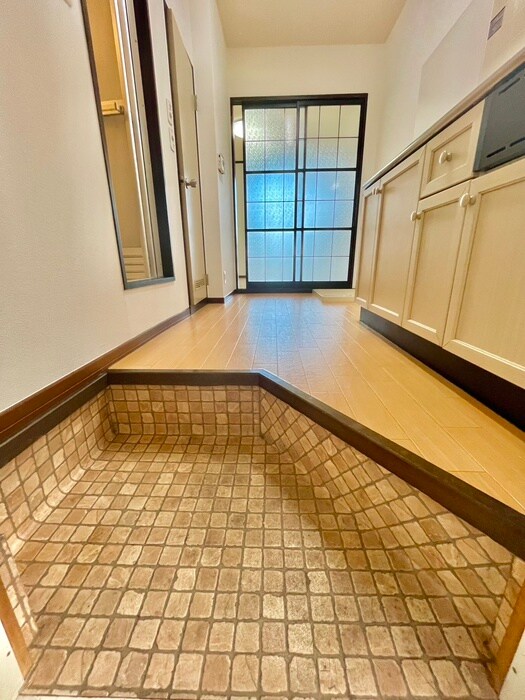 物件内観写真16　(玄関)