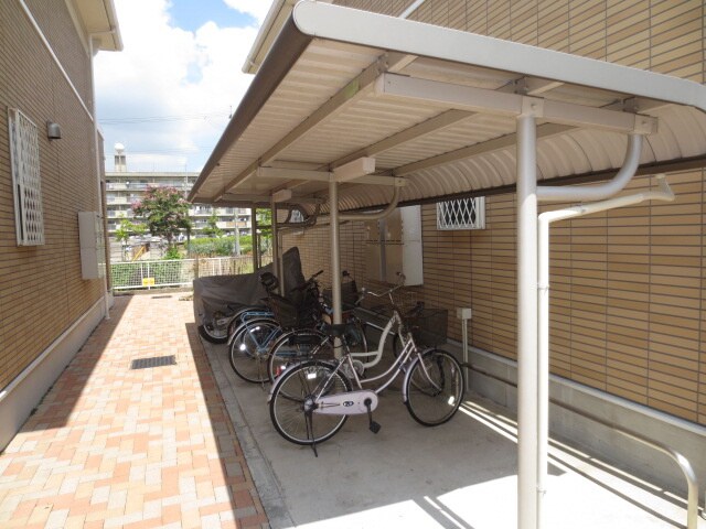 物件外観写真3　(駐輪場)