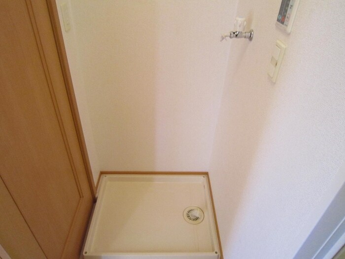 物件内観写真11　(洗濯機置場)