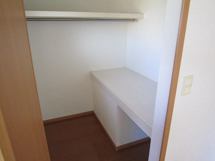 物件内観写真12　(収納)