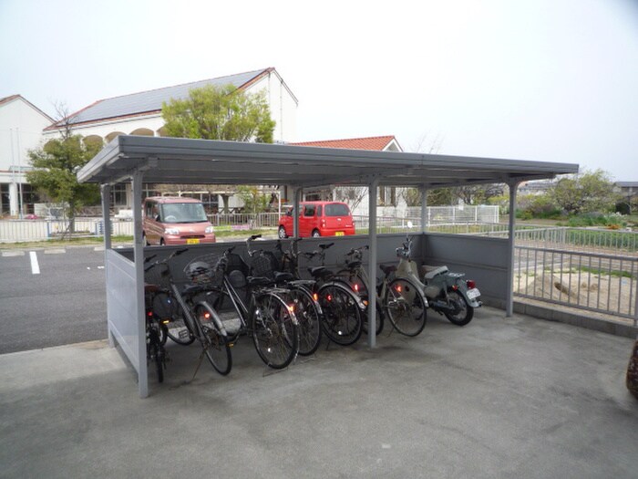 物件外観写真3　(駐輪場)