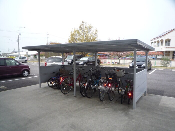 物件外観写真4　(駐輪場)