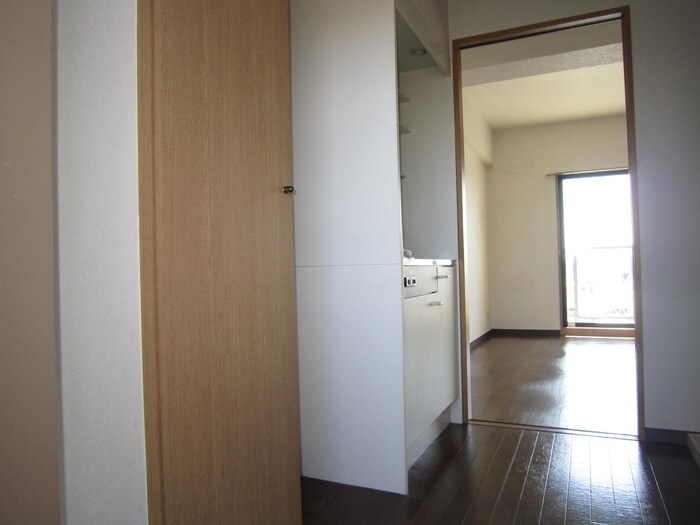 物件内観写真9　(玄関)