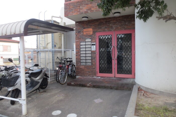 物件外観写真3　(エントランス部分)