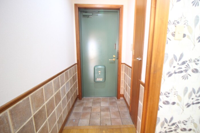 物件内観写真10　(玄関)