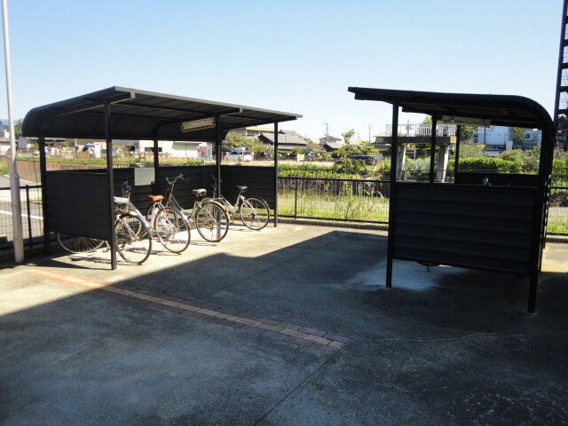 物件外観写真3　(駐輪場)