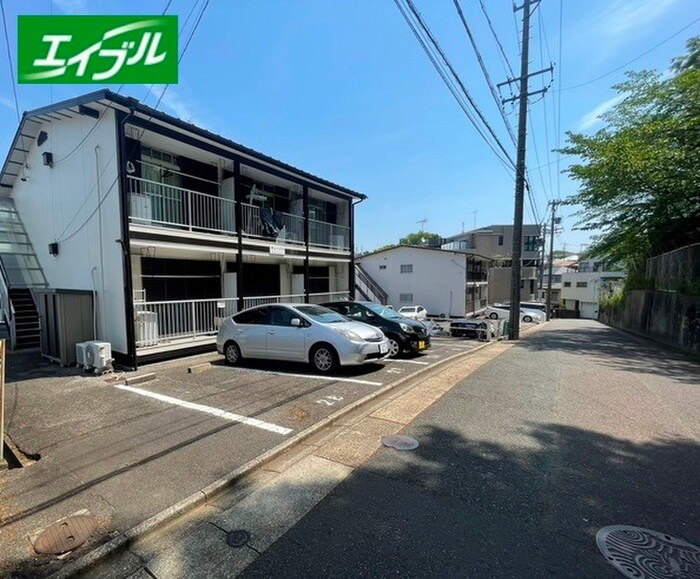 物件外観写真2　(駐車場)