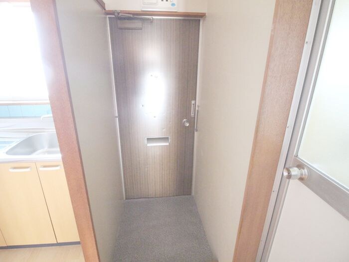 物件内観写真16　(玄関)