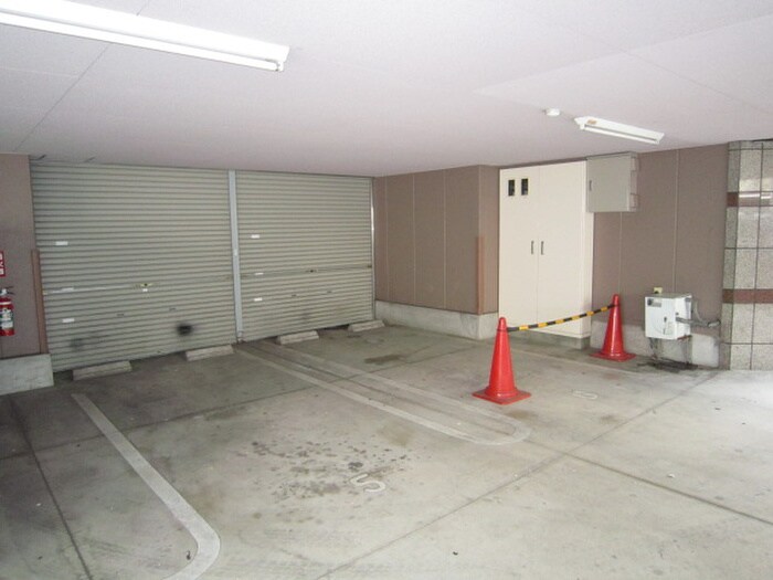 物件外観写真5　(駐車場)