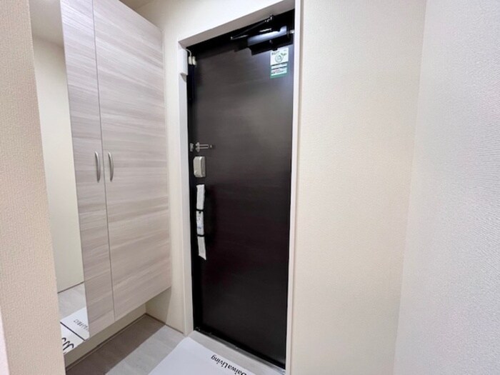 物件内観写真16　(玄関)