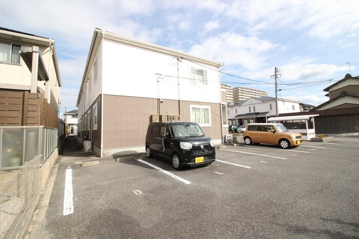 物件外観写真4　(駐車場)