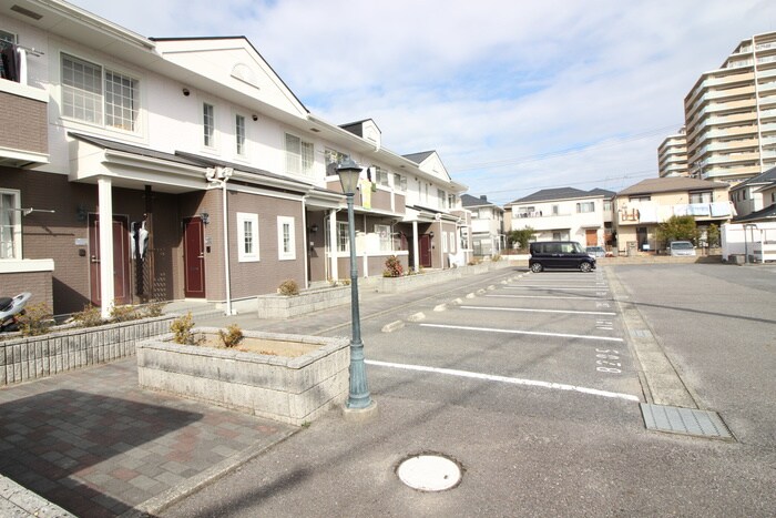 物件外観写真5　(駐車場)