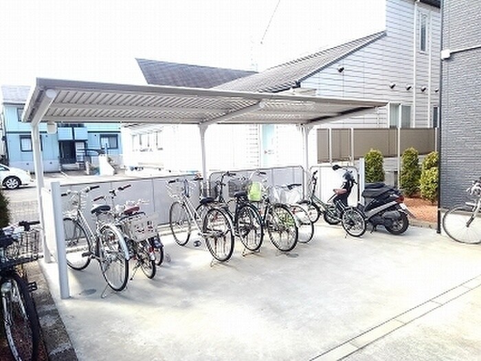 物件外観写真4　(駐輪場)