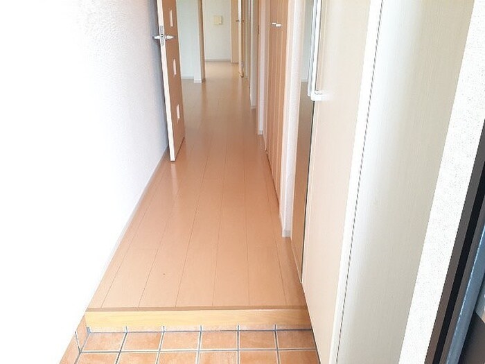 物件内観写真10　(廊下)