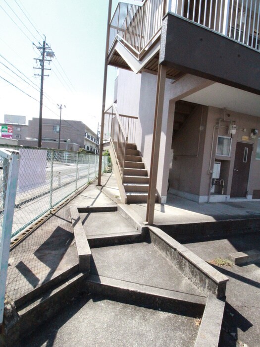 物件外観写真4　(エントランス部分)