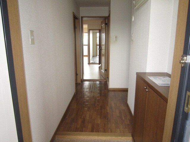 物件内観写真4　(玄関)