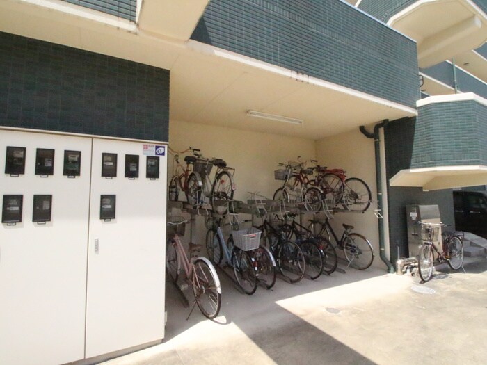 物件外観写真3　(駐輪場)