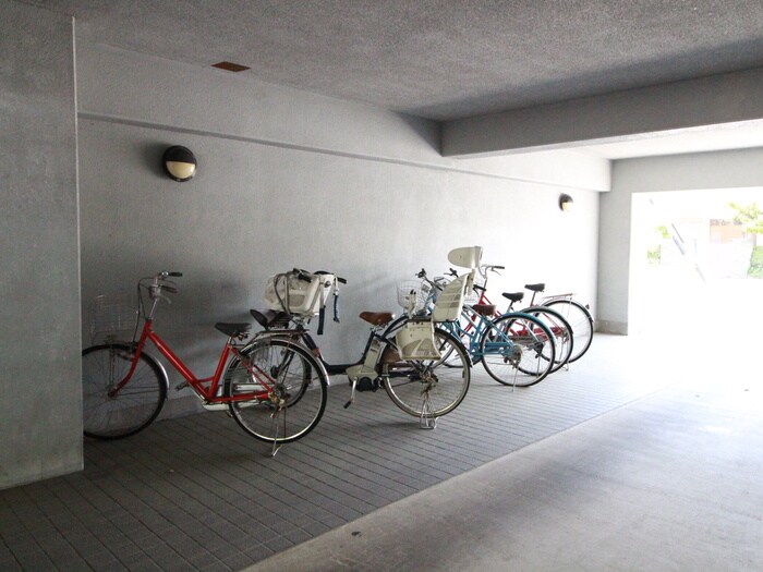 物件外観写真6　(駐輪場)