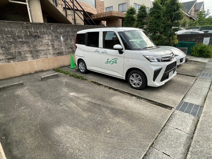 物件外観写真5　(駐車場)