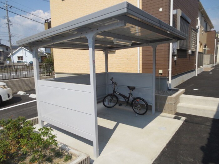 物件外観写真3　(駐輪場)